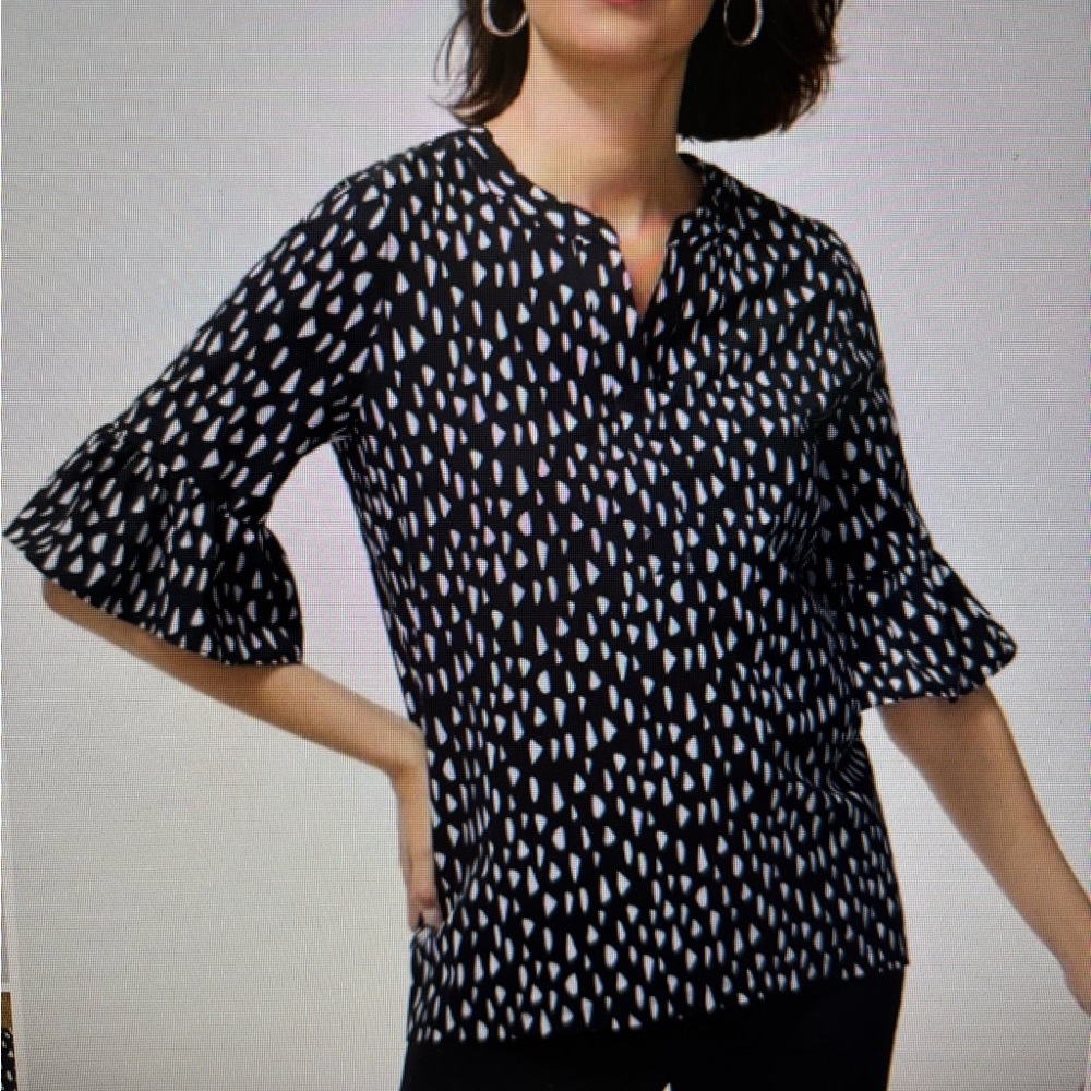 Chico's Zenergy Black and White Flutter Sleeve Blouse